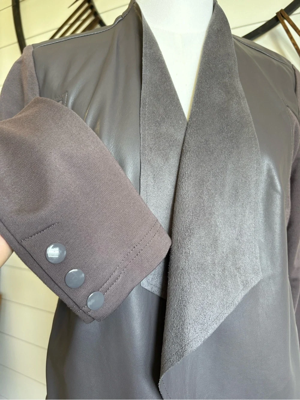 Edyson Pewter Waterfall Open-Front Faux Leather & Suede Jacket w Snap Cuffs Sz M - Picture 3 of 11